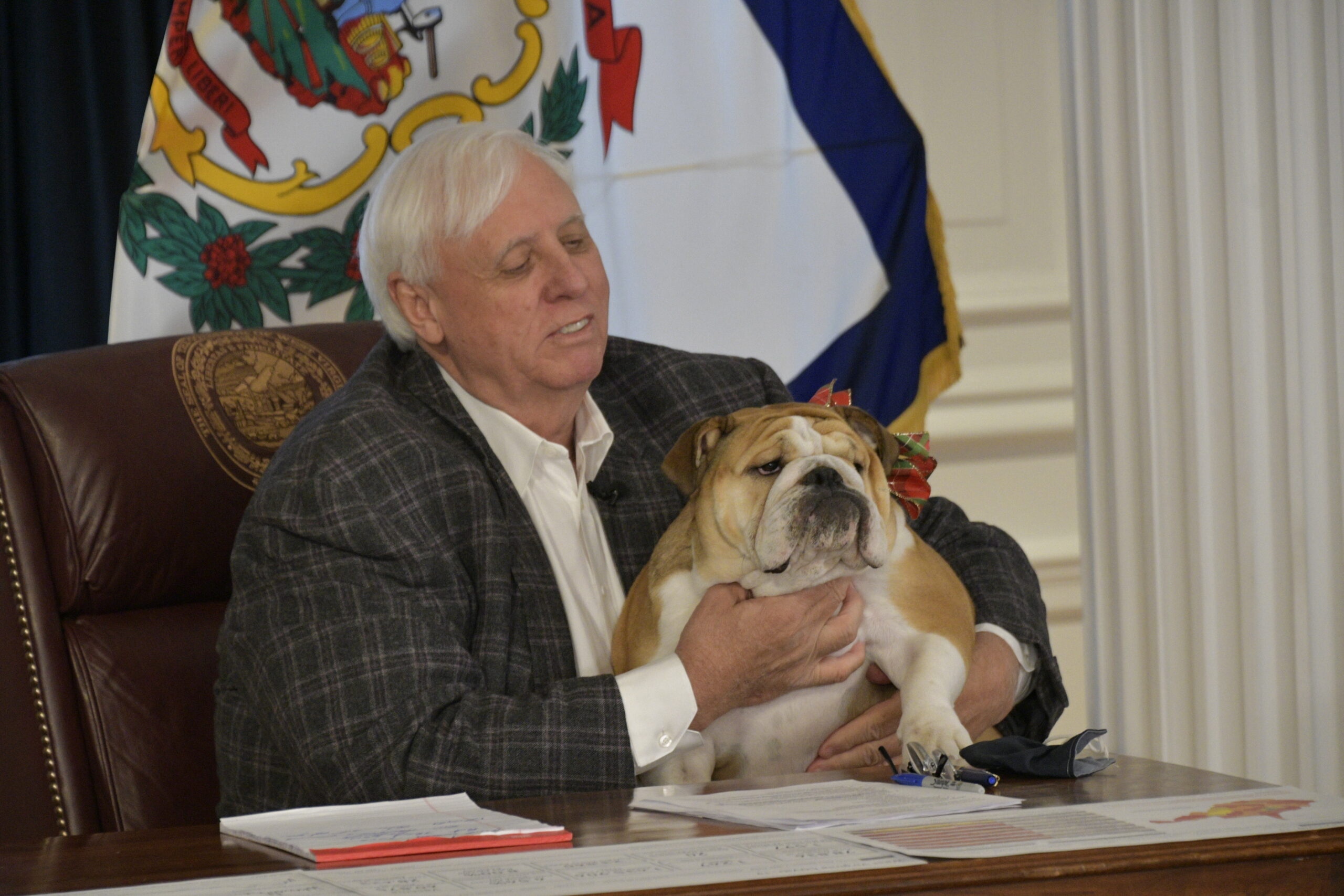 Panel extends holiday wishes at briefing